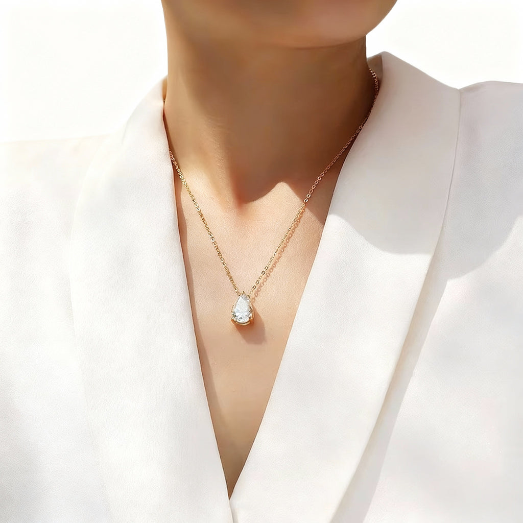The Lumière Teardrop Pendant