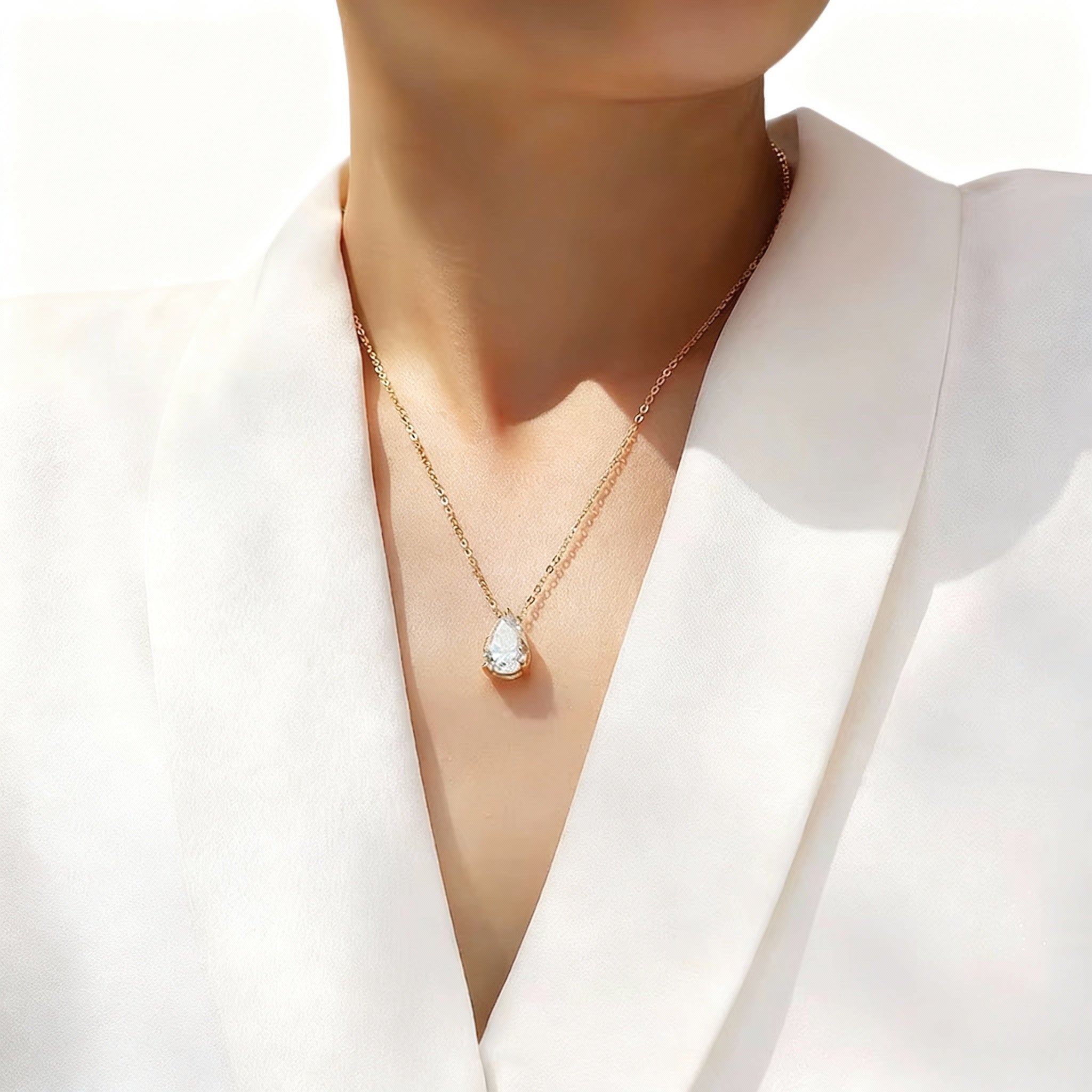 The Lumière Teardrop Pendant